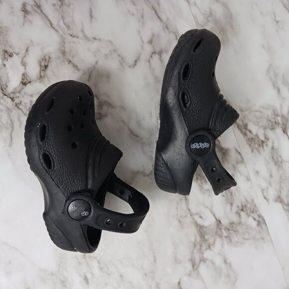 CROCS KID'S TODDLER CLASSIC CLOG BLACK WITH STRAP UNISEX SIZE C 4/5 - Picture 4 of 6